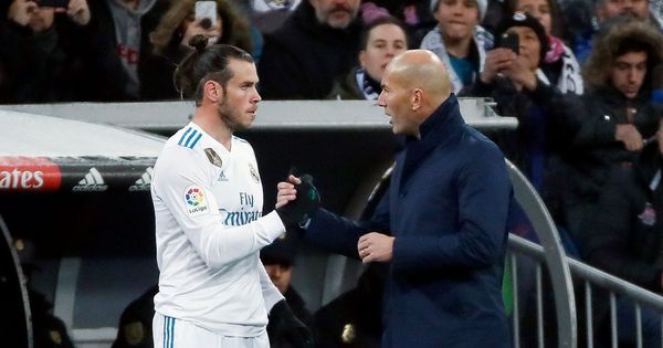 Foto: Bale y Zidane se saludan. (EFE)