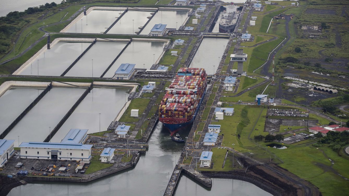 Foto: Congestión de buques en el Canal de Panamá. (EFE/Bienvenido Velasco)