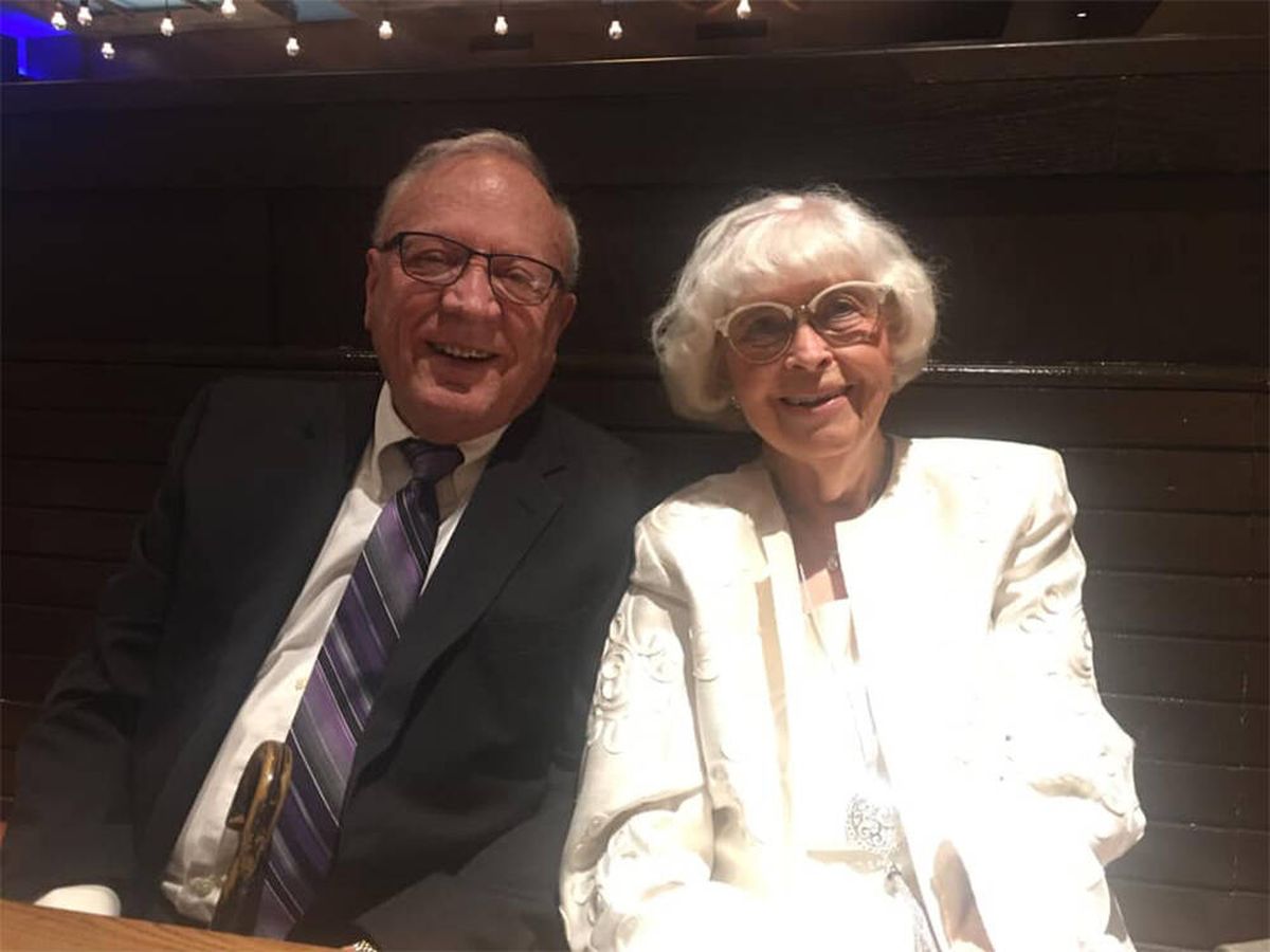Foto: Cumple la última voluntad de su esposo y se casa con su mejor amigo ¡Con 90 años! (Facebook: Mike Triggs)