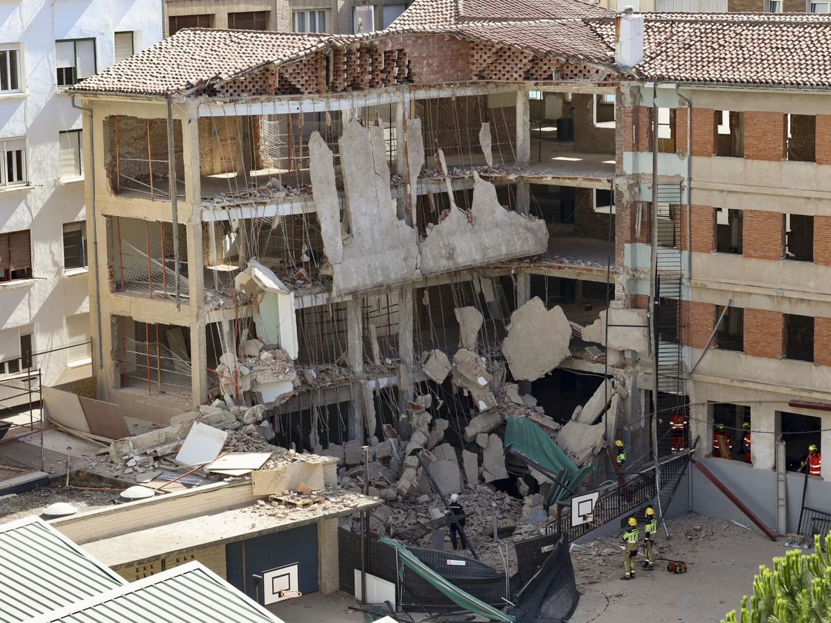 Foto: Imagen de la fachada que se ha derrumbado. (EFE/Raquel Manzanares)