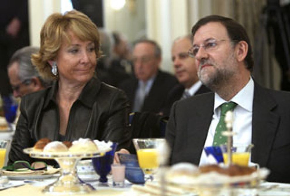 Foto: Aguirre y Rajoy niegan pacto alguno “más allá de un compromiso para evitar disputas públicas”