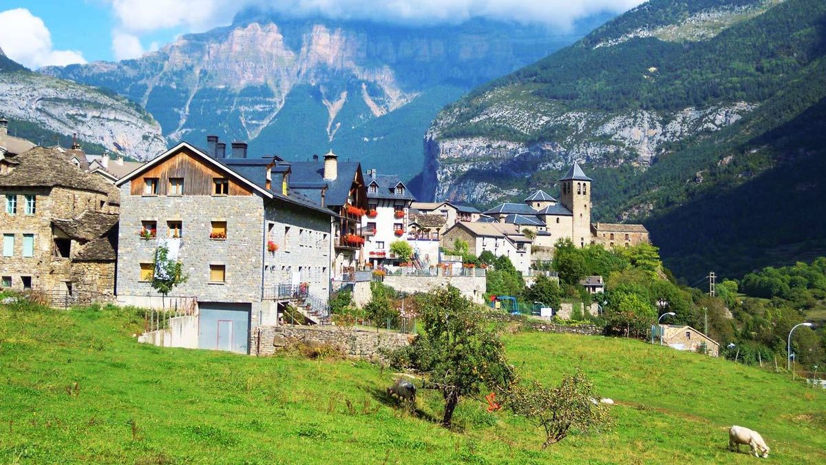 Torla-Ordesa, el pueblo perfecto para tu primera escapada otoñal (¡en el Pirineo!)