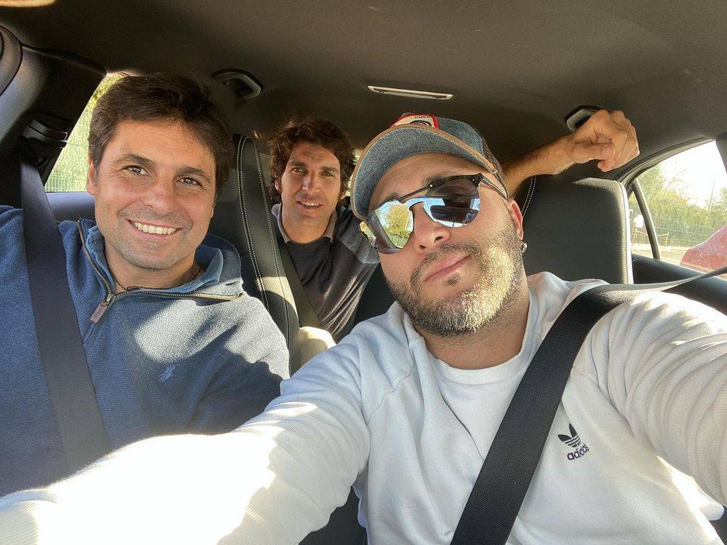 Francisco, Cayetano y Kiko Rivera, juntos en un coche. (Cortesía)