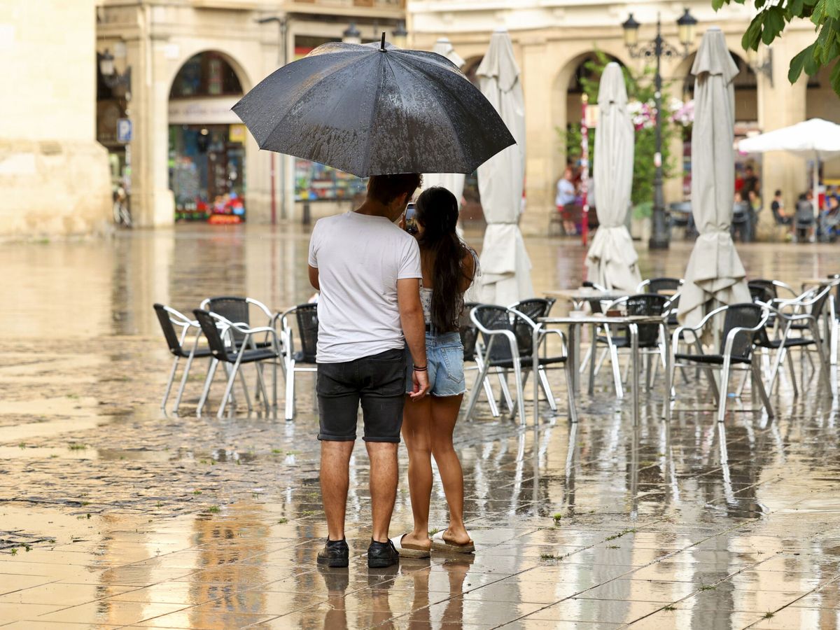 Foto: Una DANA llega a España: traerá lluvias, pero también más calor y polvo en suspensión (EFE/Raquel Manzanares)