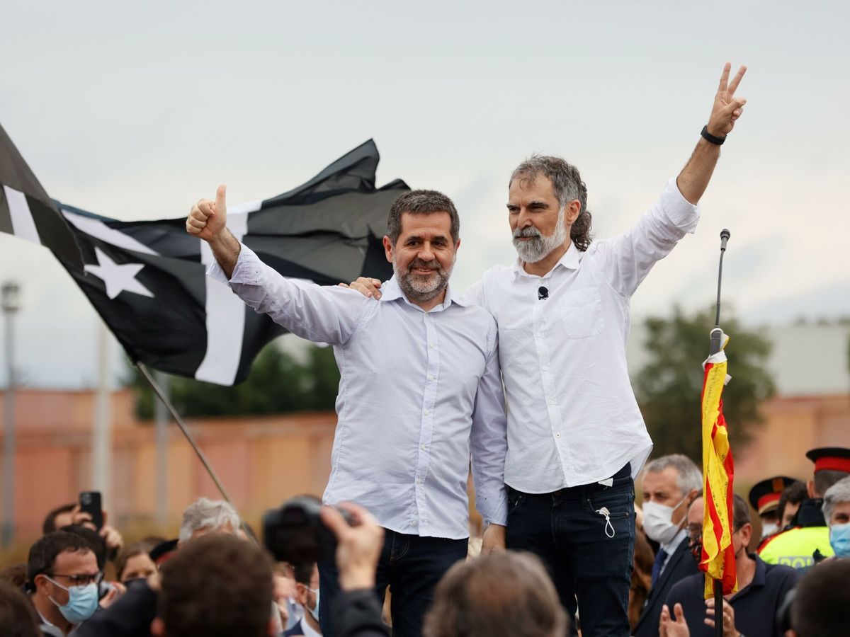 Foto: Jordi Cuixart y Jordi Sánchez, condenados por el 'procés'. (EFE/Quique García)