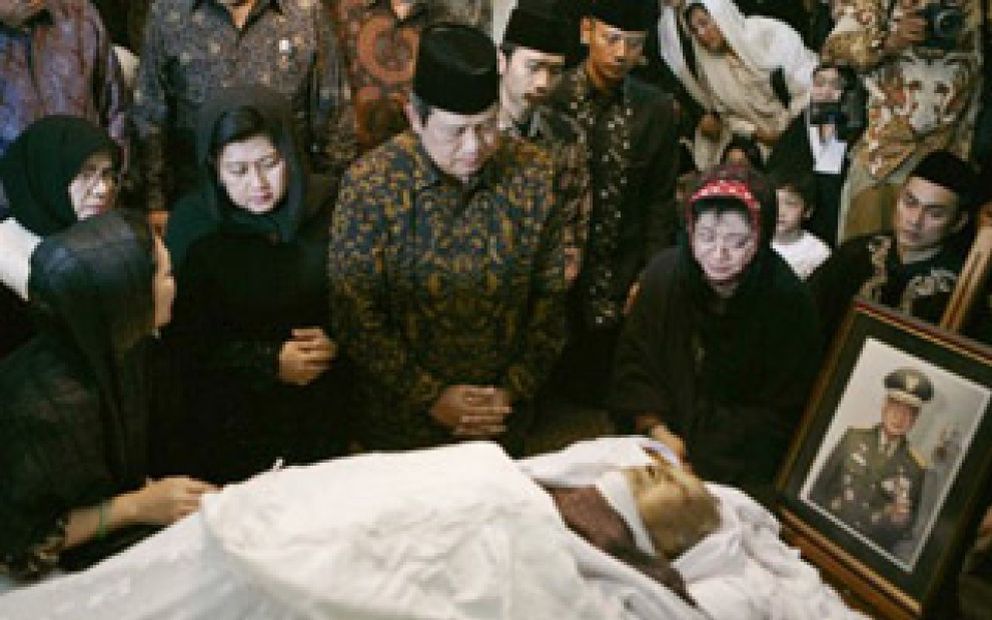 Foto: Muere el ex presidente indonesio Suharto a los 86 años