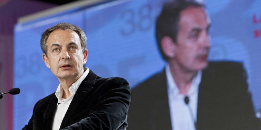 Foto: Zapatero admite que no previó la crisis pero culpa a Aznar y Wall Street