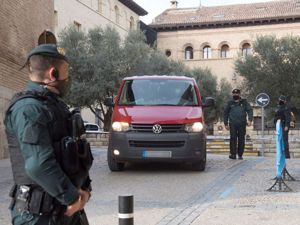 Foto: Foto de archivo de guardias civiles en Aragón. (EFE/Javier Blasco)