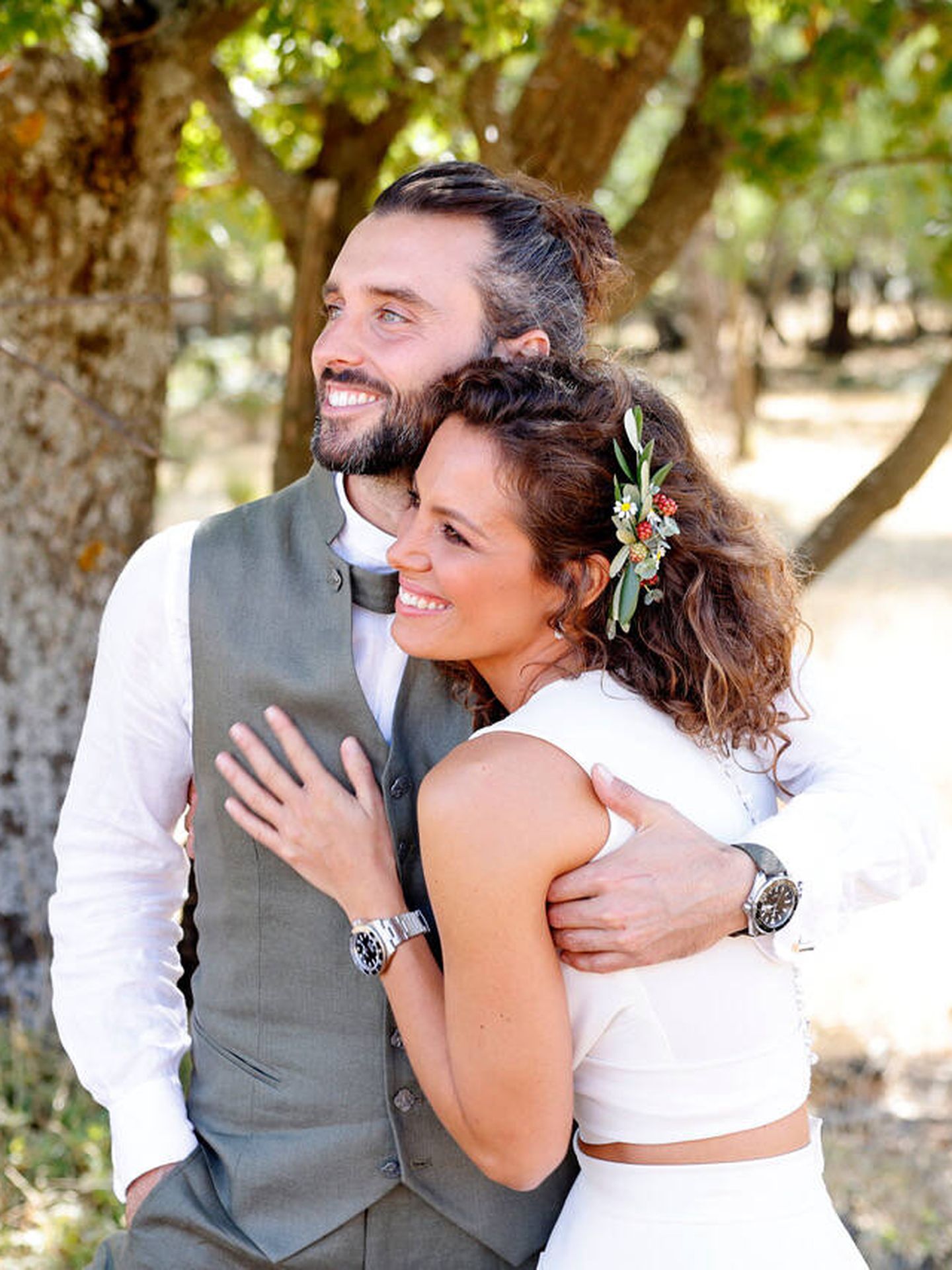 Laura Madrueño y Álvaro Puerto, en su boda campera. (Cortesía)
