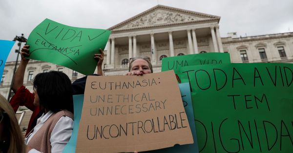 Foto: Imagen de archivo de una protesta contra la eutanasia. (Reuters)