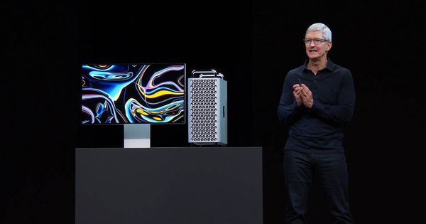 Foto: Tim Cook, CEO de Apple, junto a un Mac Pro en una presentación de la compañía. (Reuters)
