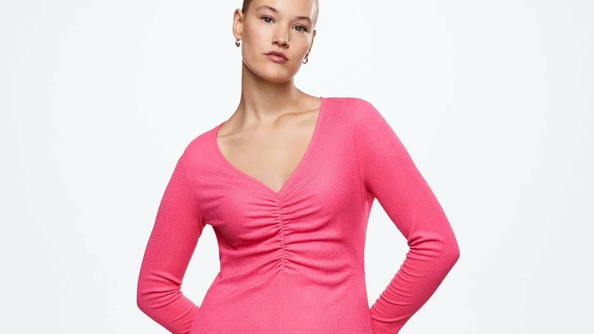 El vestido rosa de Mango perfecto para tallas curvy al puro estilo 'barbiecore'