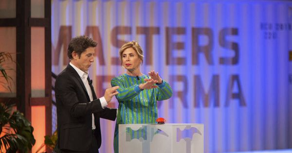 Foto: Manel Fuentes y Ágatha Ruiz de la Prada, en 'Masters de la Reforma'. (Antena 3)