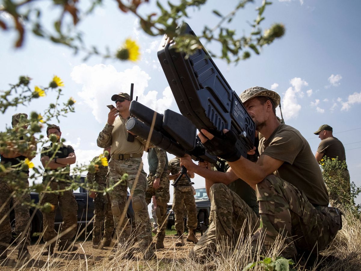 Foto: Soldados ucranianos, en la región de Mykolaiv, sur de Ucrania. (Reuters/Anna Kudriavtseva)