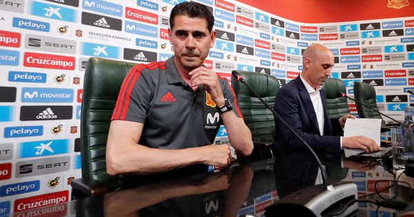 Foto: Hierro y Rubiales, en una conferencia de prensa. (Reuters)