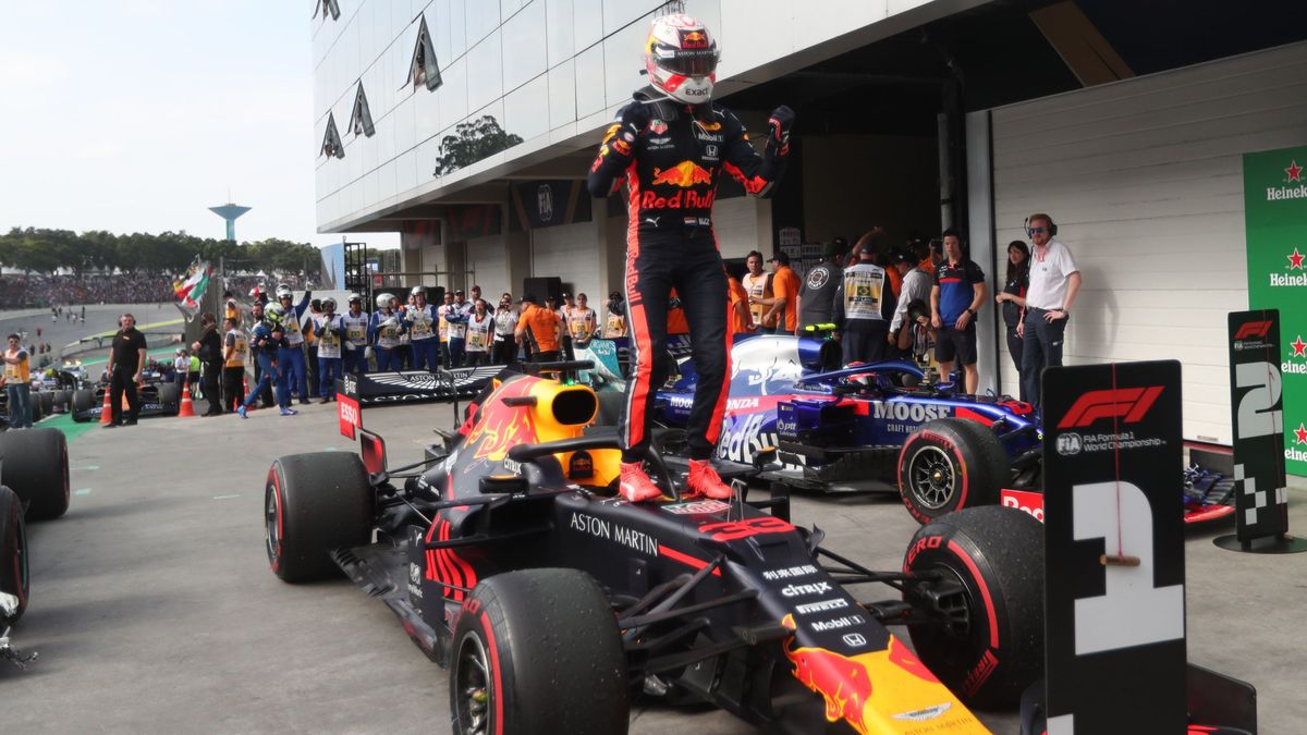 Resultado F1: Victoria de Verstappen en la espectacular remontada de Carlos Sainz (3º)