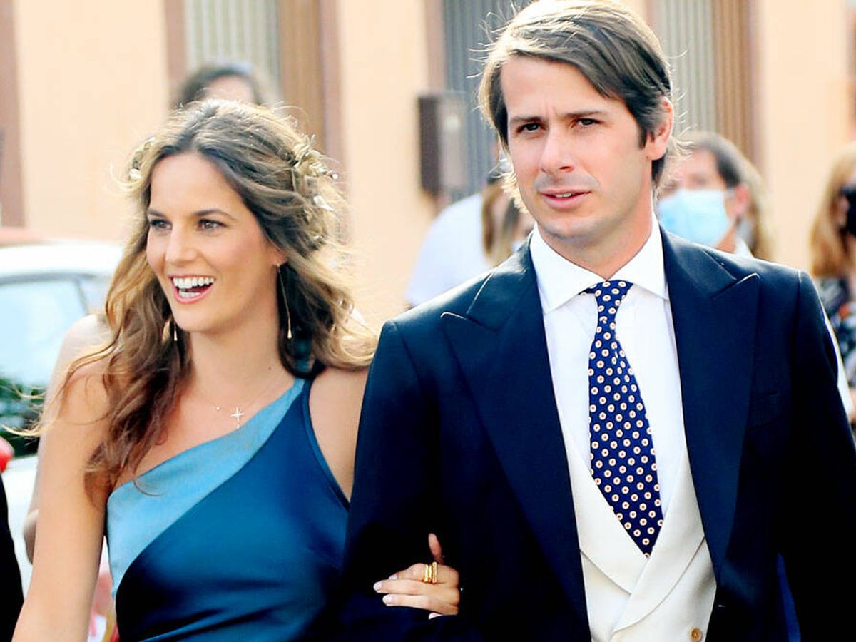 Foto: Carla Vega-Penichet y Carlos Cortina, en la boda de Felipe Cortina. (Gtres)