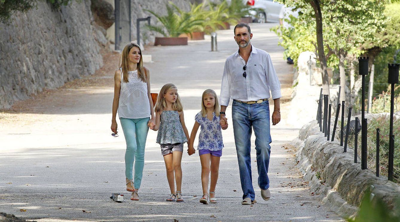 Los Reyes con sus hijas en la casa de Carlos Seguí en 2013