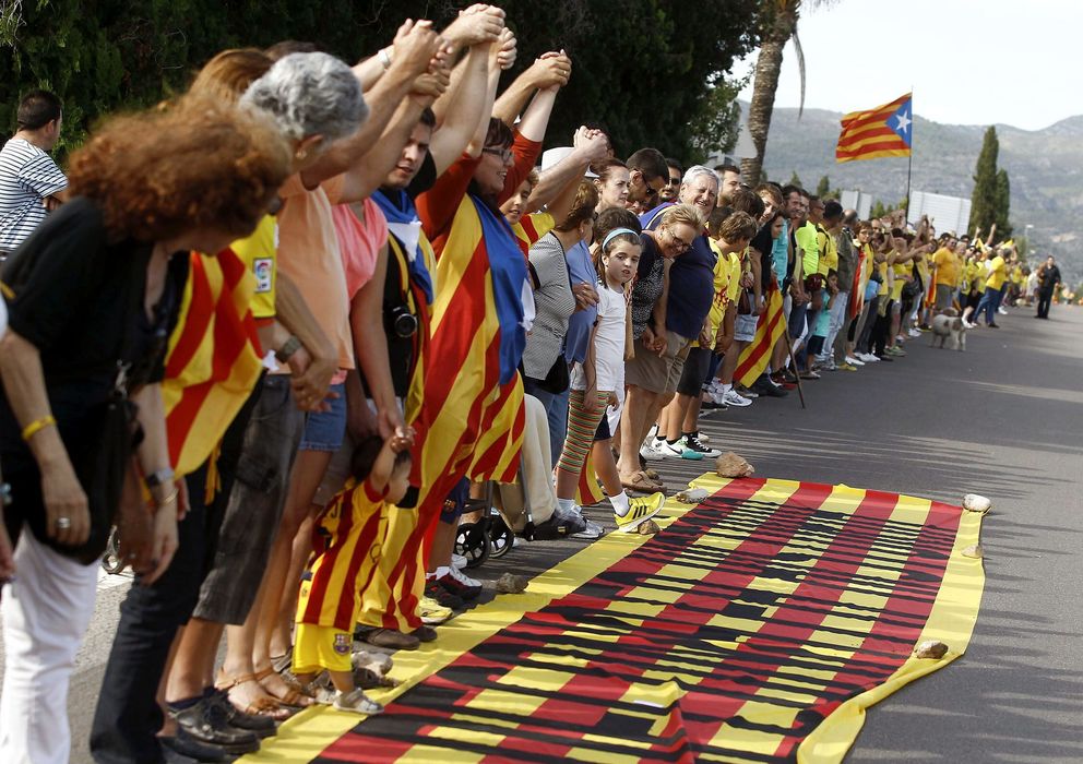 Foto: Imagen de la cadena humana celebrada en Cataluña. (Efe)