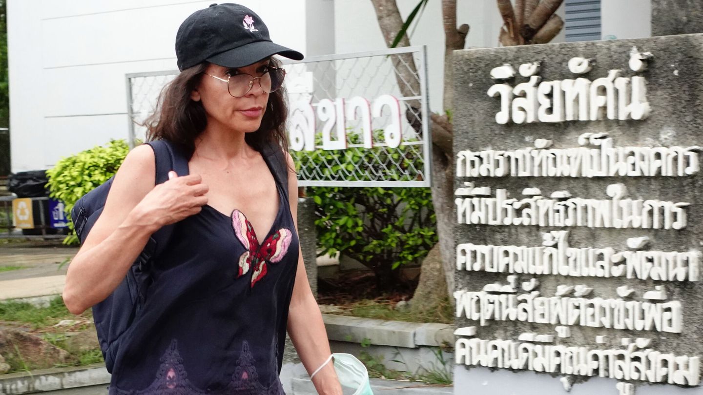 Silvia Bronchalo sale de la cárcel tras visitar a su hijo encarcelado en Koh Samui. (EFE/Sitthipong Charoenjai) 