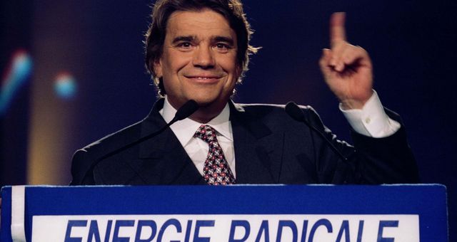 Bernard Tapie, en una campaña electoral en 1994. (Reuters)