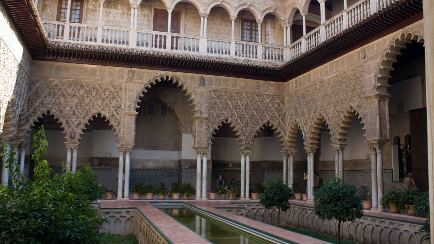 Desde Lawrence de Arabia hasta Juego de Tronos, los Reales Alcázares de Sevilla se han convertido en diferentes ciudades y reinos. (Andalucía Film Comission)