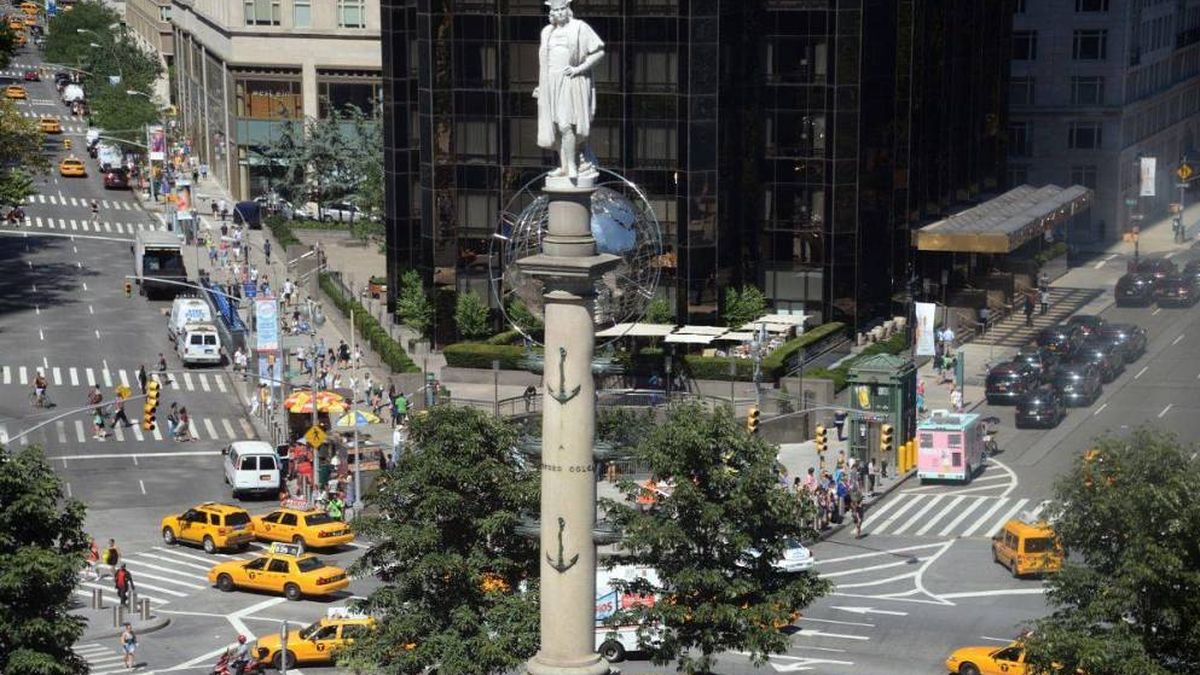 Amanece con pintadas la estatua de Cristóbal Colón en Nueva York: "Algo va a pasar"