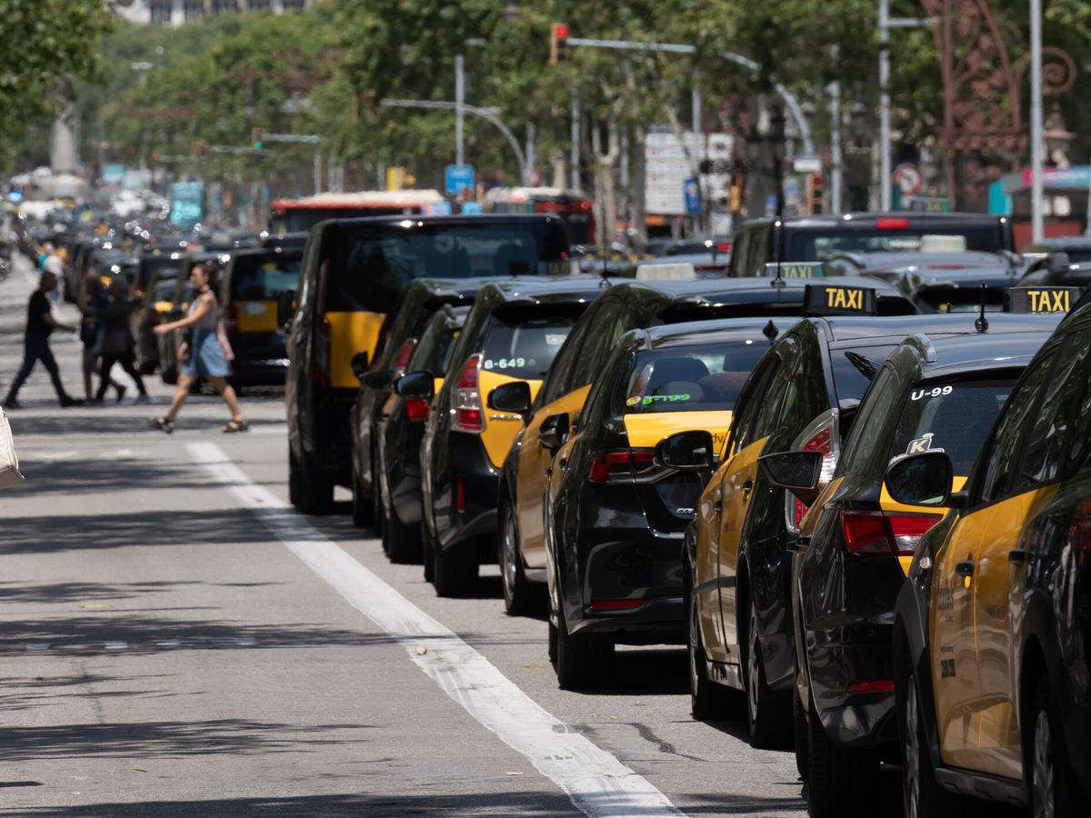 Foto: Élite Taxi se moviliza en Barcelona en una imagen del pasado 28 de mayo. (Europa Press/David Zorrakino)