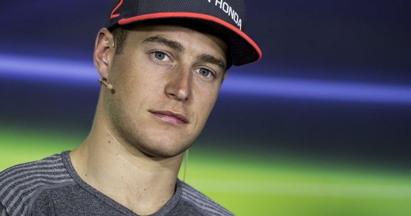 Foto: Stoffel Vandoorne seguirá pilotando el McLaren en 2018. (EFE)