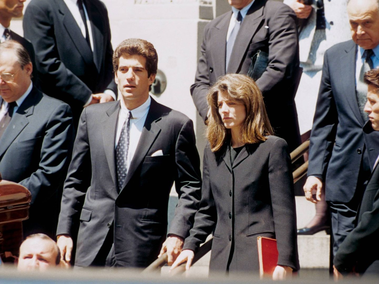 John F Kennedy Jr. y Caroline Kennedy, en el funeral de su madre, Jacqueline Kennedy Onassis. (Cordon Press)