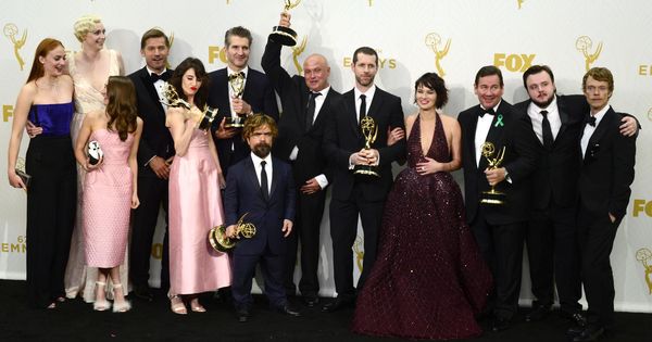 Foto: El reparto de 'Juego de Tronos' posando tras la 67ª edición de los premios Emmy