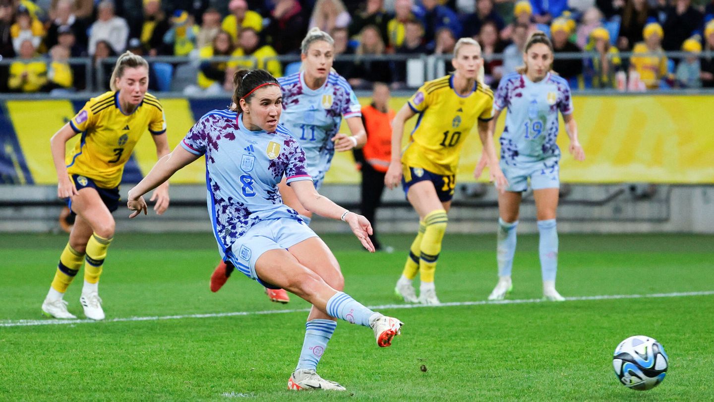 Mariona Caldentey marca el tercer gol para España en Suecia. (Reuters)