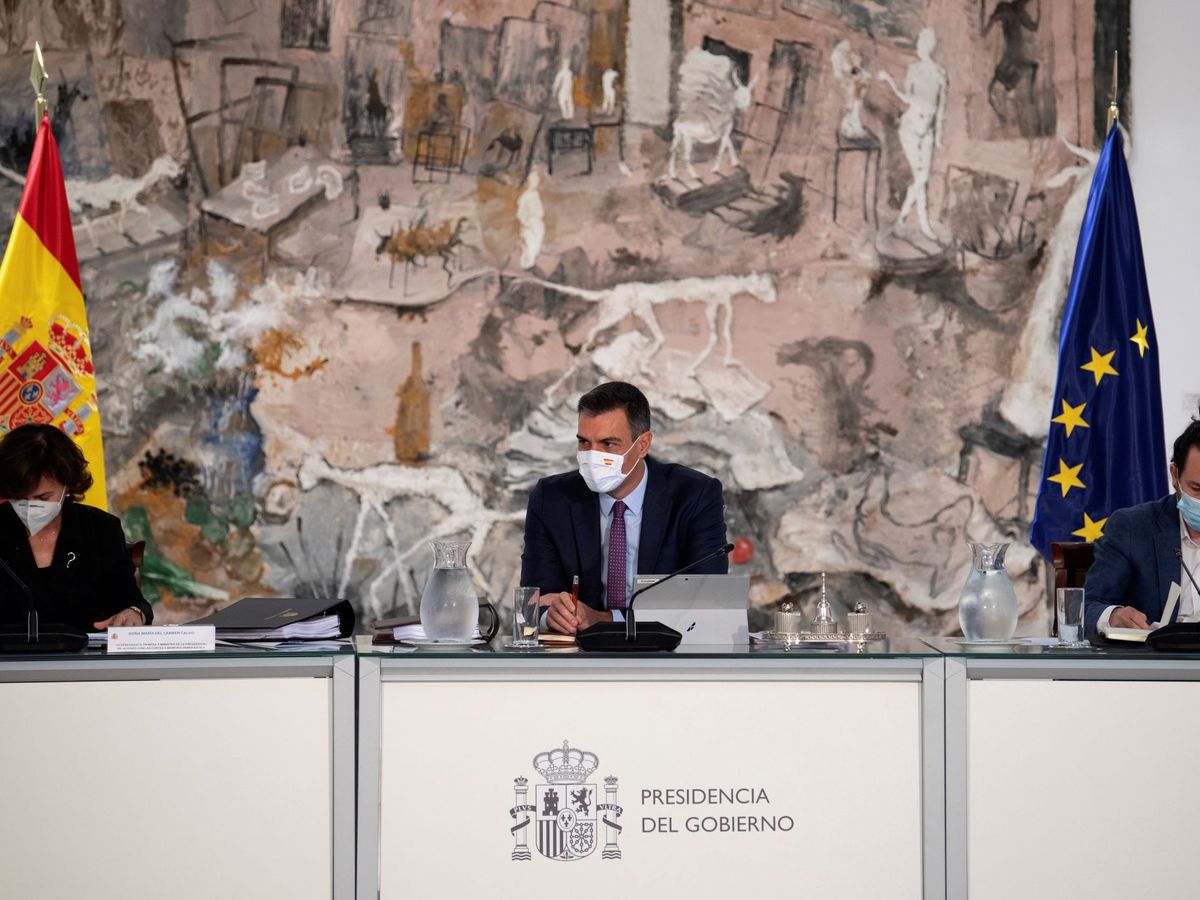 Foto: Pedro Sánchez (c) preside la reunión del Consejo de Ministros este martes. (EFE)