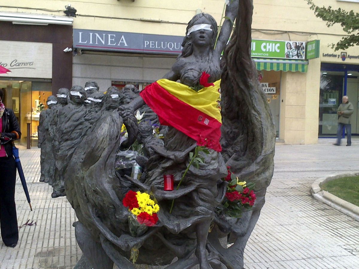 Foto: Monumento homenaje a las víctimas de ETA en la plaza de la República Dominicana de Madrid. (EFE/ Evaristo Amado)