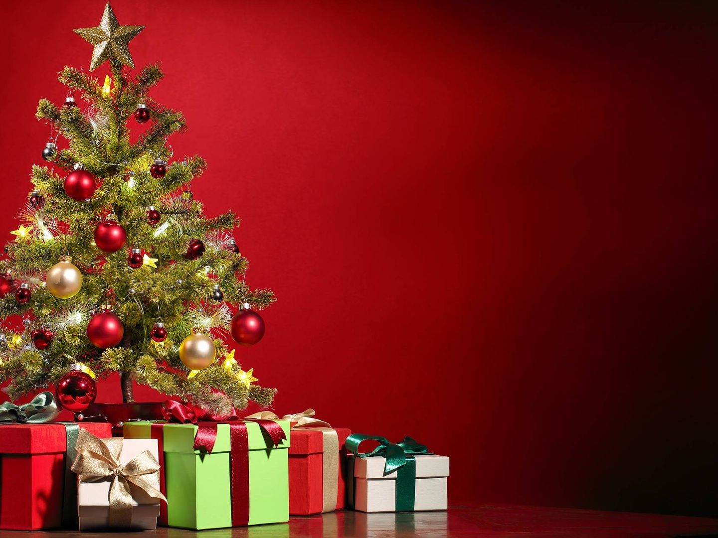 El día 6 de enero es el día de madrugar y ver qué regalos han dejado los Reyes Magos debajo del árbol de Navidad | Foto: PixaBay