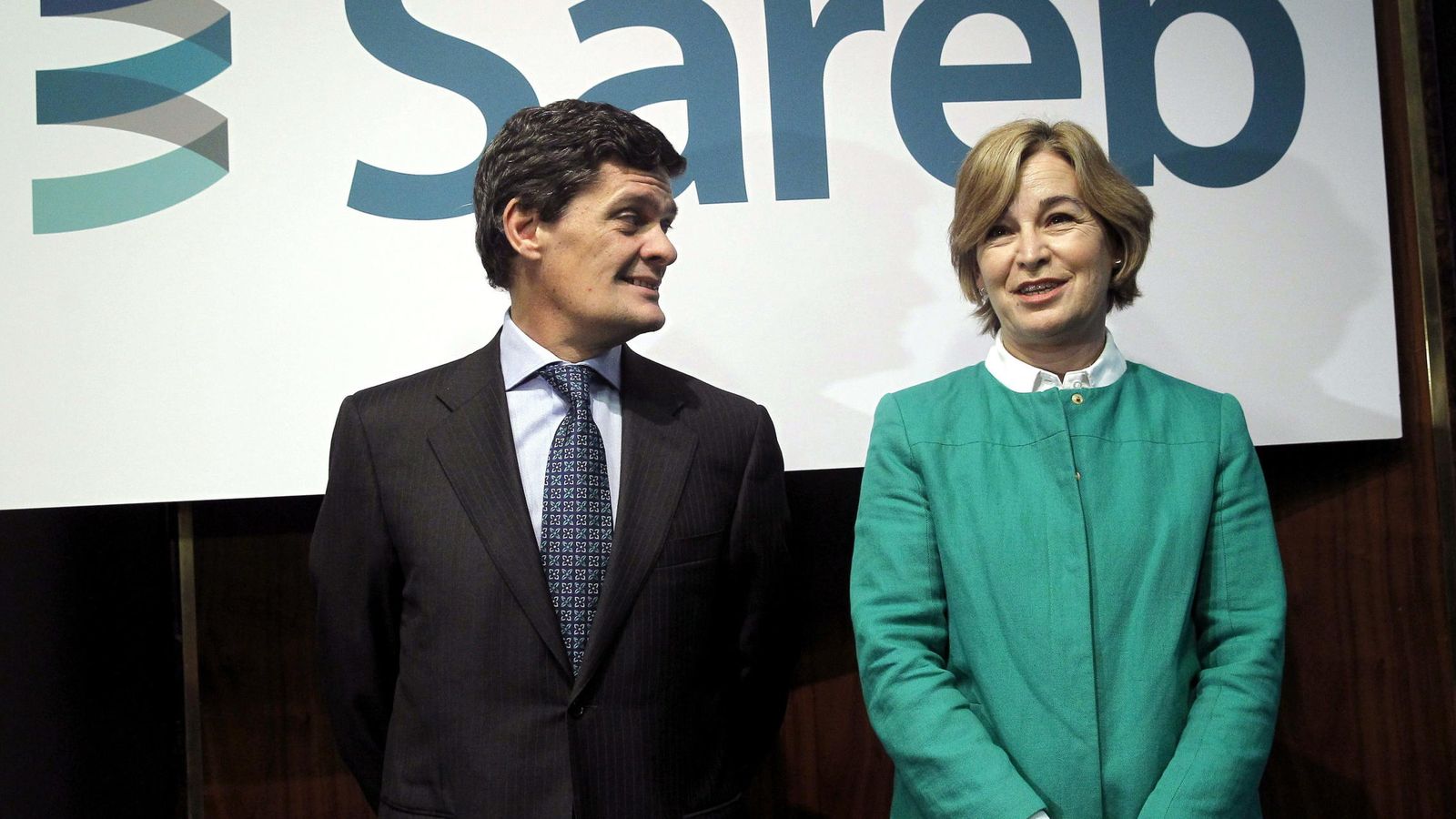 Foto: La expresidenta de Sareb, Belén Romana, junto al actual presidente Jaime Echegoyen. (EFE)