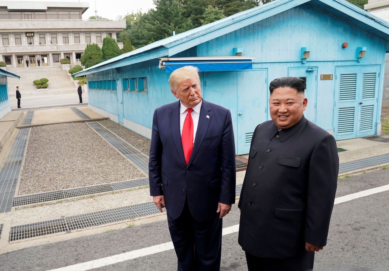 Reunión entre Trump y Kim Jong-un en la frontera coreana. (Reuters)