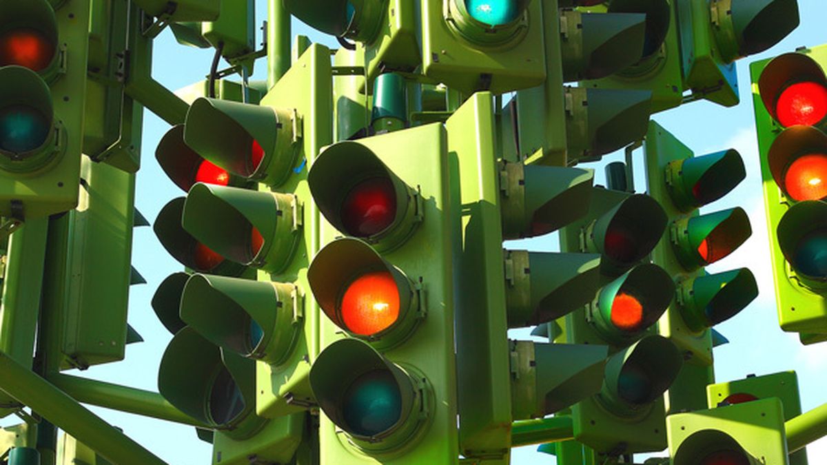 Un algoritmo del MIT optimiza los semáforos para que viajes más rápido
