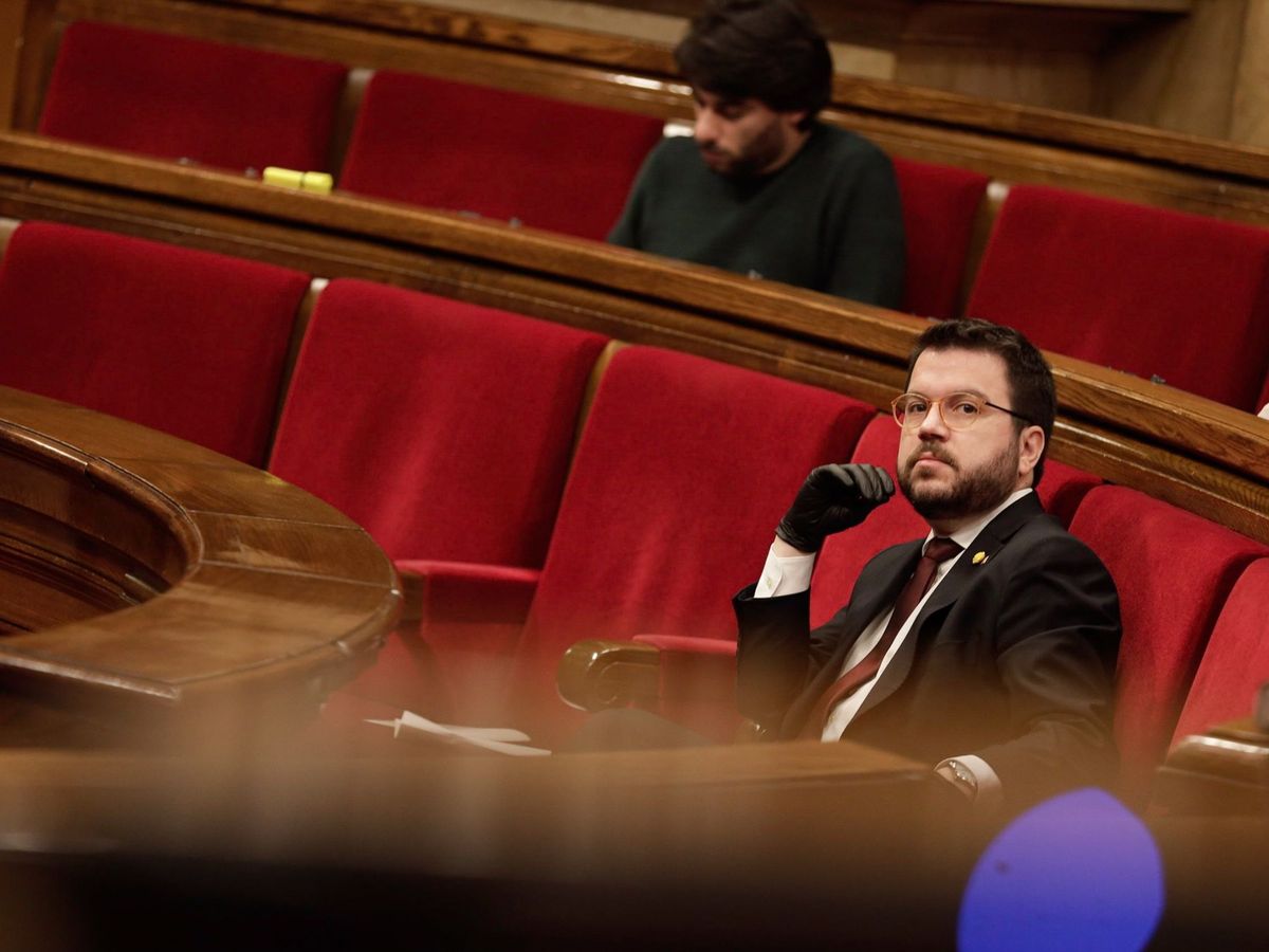 Foto: El vicepresidente de la Generalitat y conseller de Economía, Pere Aragonés, en el Parlament. (EFE)