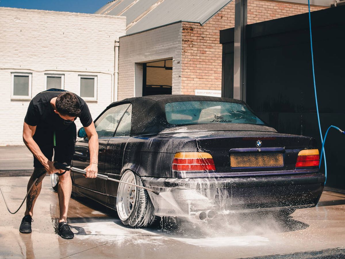 Foto: Los mejores productos para la limpieza del coche (Ethan Sexton para Unsplash)