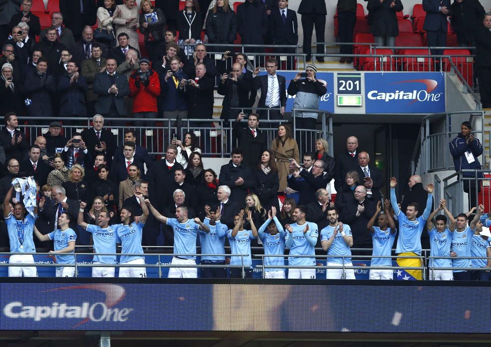 Foto: El Manchester City, recogiendo el trofeo de la Capital Once Cup (Reuters)