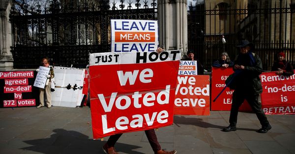 Foto: Un manifestante proBrexit protesta ante el Parlamento británico, en Londres. (Reuters)