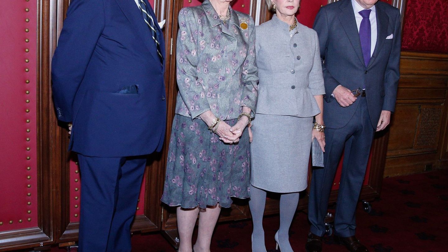 La reina Sofía con Carolina Herrera y su marido, Reinaldo, y José Fanjul. (EFE)