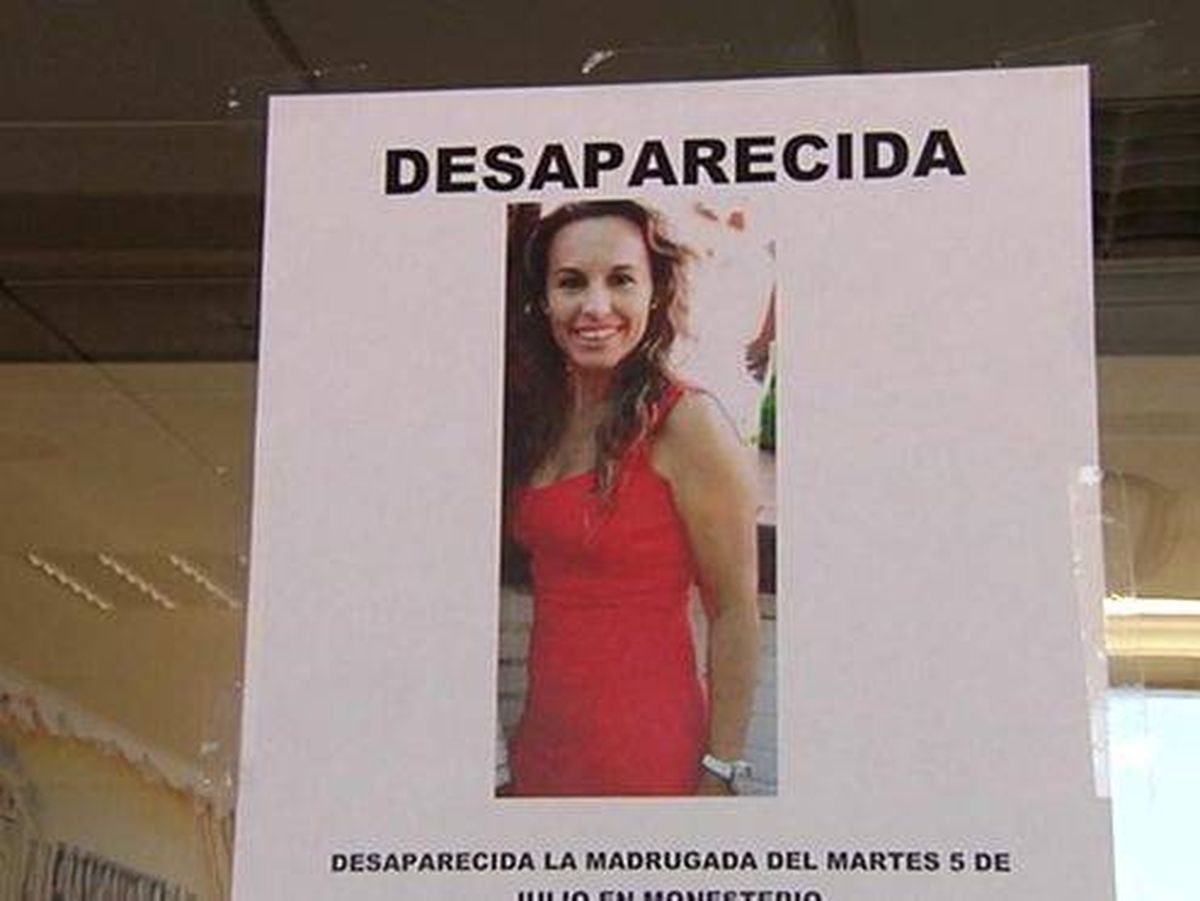 Foto: Fotografía de un cartel con la imagen de la desaparecida Manuela Chavero.