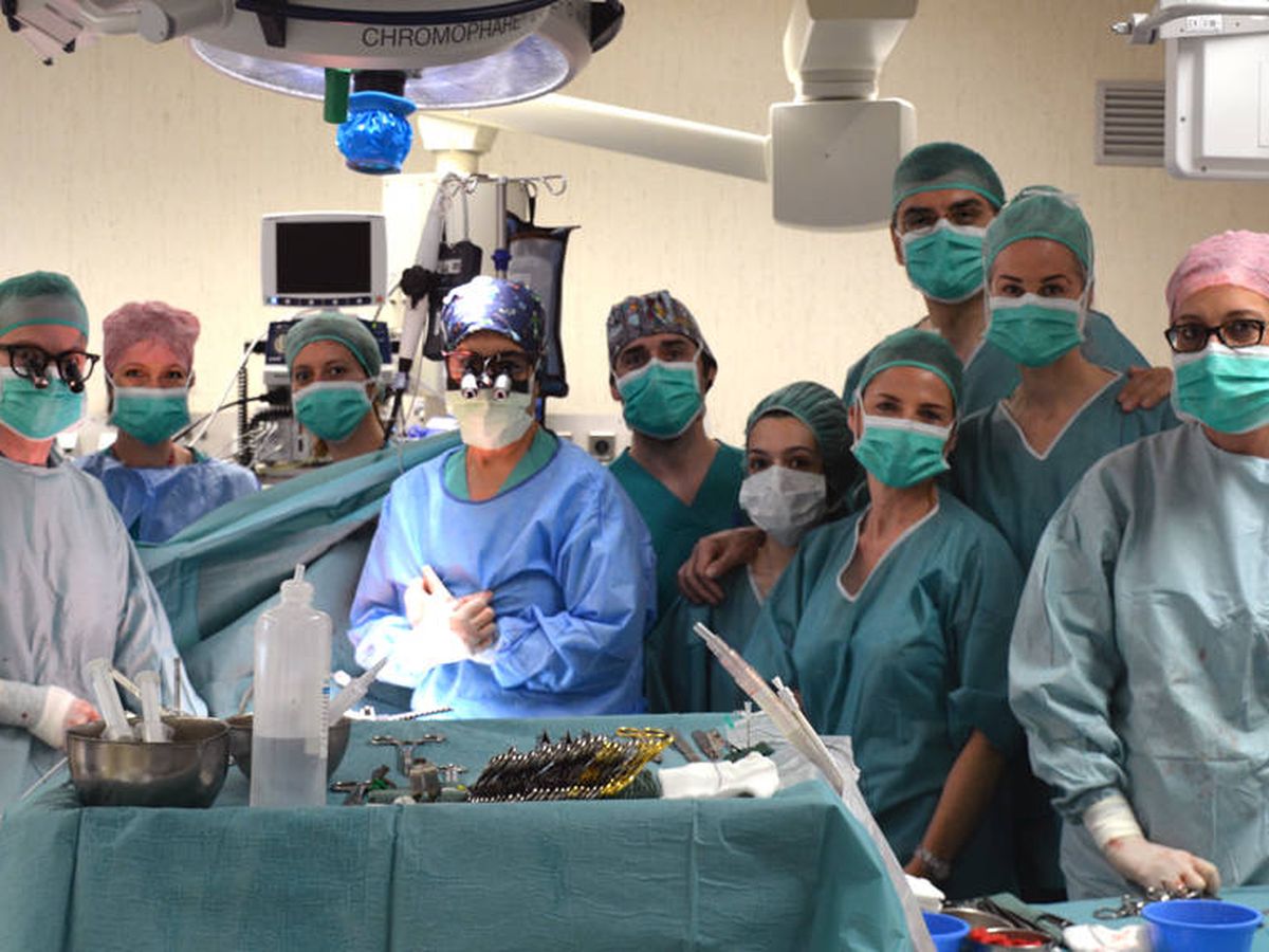 Foto: El equipo médico del hospital Germans Trias i Pujol que realizó la operación (Foto: Hospital Germans Trias i Pujol)