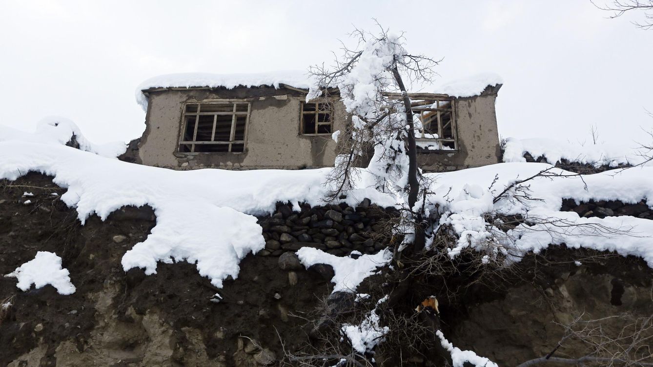 Foto: Una casa dañada por las avalanchas en la provincia afgana de Panjshir (Reuters)