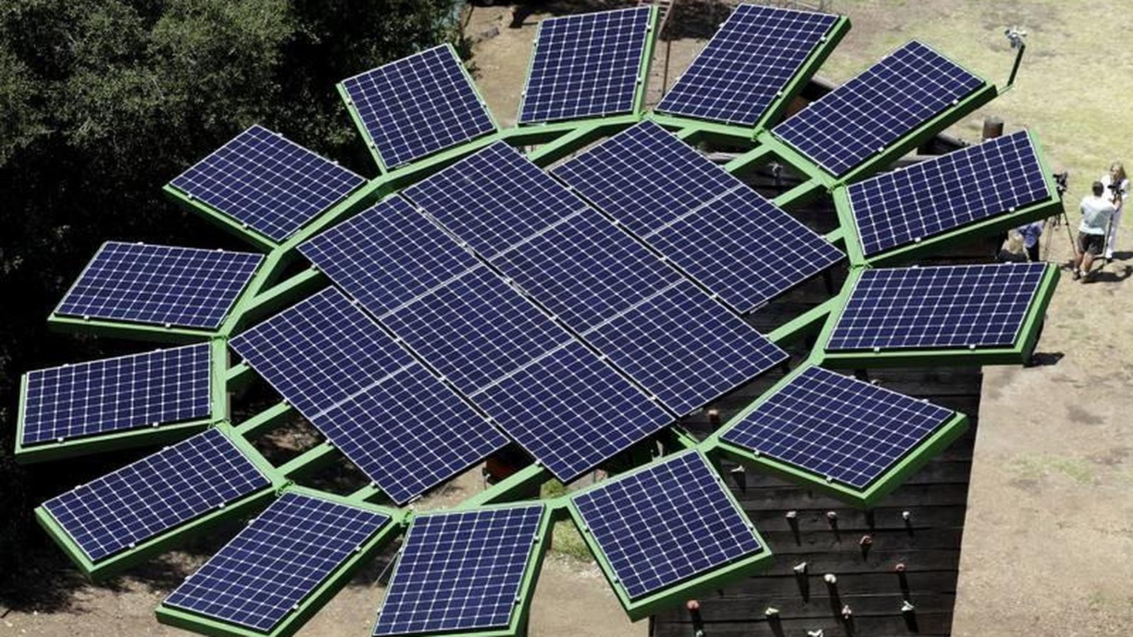 El panel solar con forma de girasol abre la puerta al autoconsumo en España