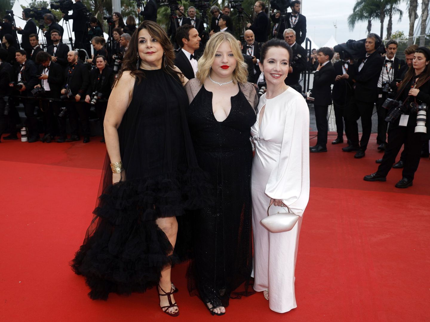 Francesca Scorsese, en el centro, junto a sus hermanas Cathy y Doménica. (EFE/ EPA Guillaume Horcajuelo)
