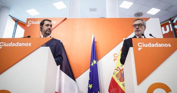 Foto: El presidente del movimiento En Mache', Christophe Castaner, junto al secretario general de Cs, José Manuel Villegas. (Twitter: Cs)