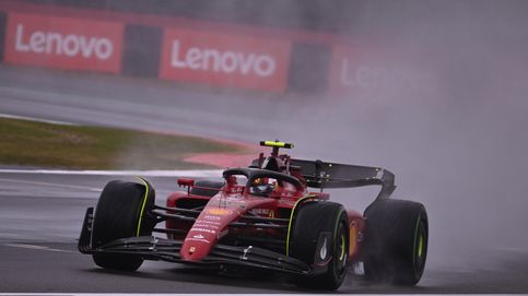 Carlos Sainz baila bajo la lluvia en Silverstone y logra su primera pole 